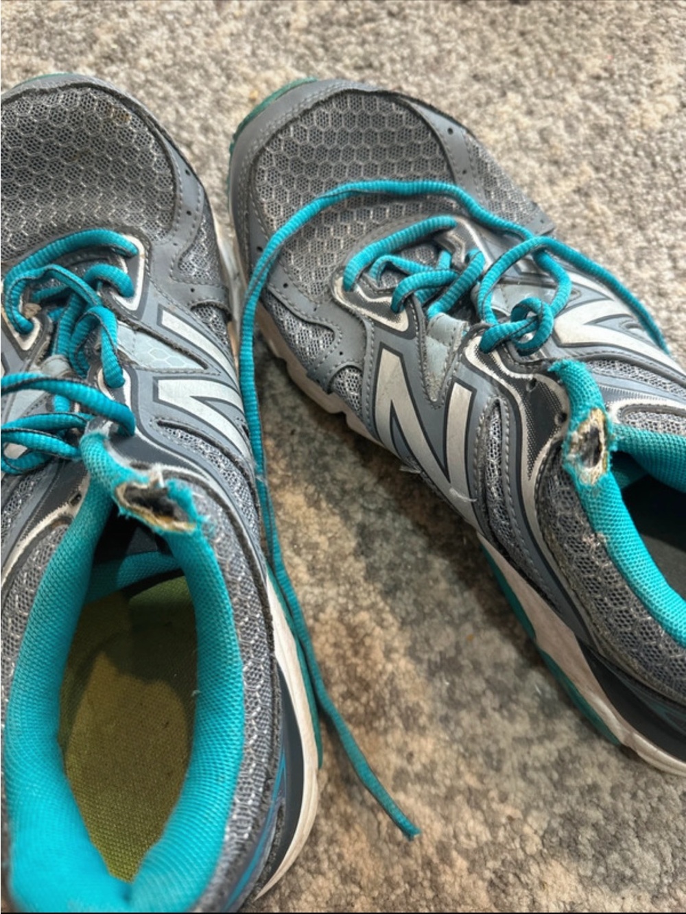 New Balance Women’s Gray and Teal Athletic Sneakers - Picture 5 of 6
